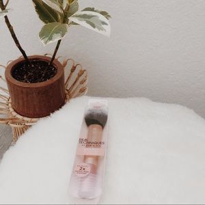 🚚 MOVING SALE! 🚚 Real Techniques Powder Brush